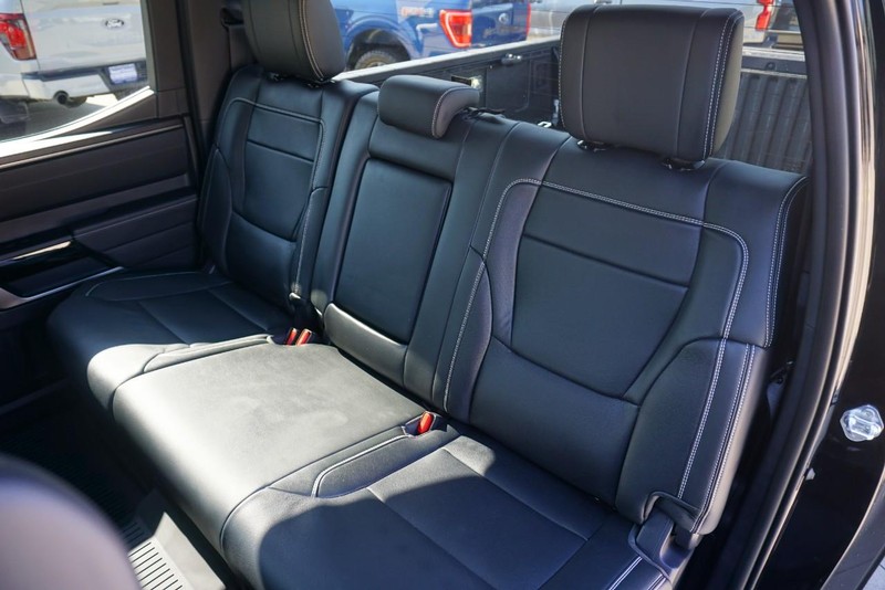 Toyota Tundra 4WD Vehicle Full-screen Gallery Image 33