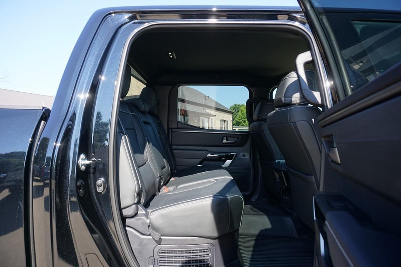 Toyota Tundra 4WD Vehicle Full-screen Gallery Image 34