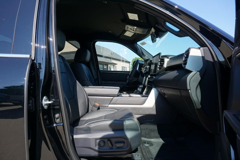 Toyota Tundra 4WD Vehicle Full-screen Gallery Image 36
