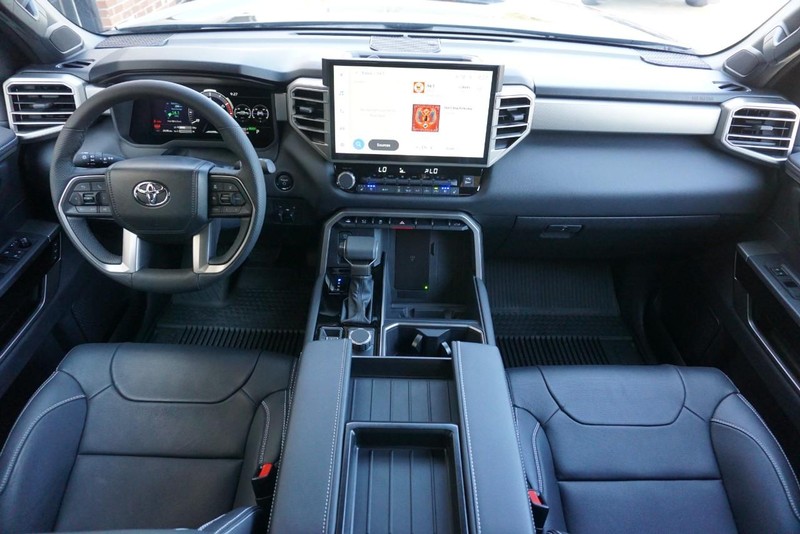 Toyota Tundra 4WD Vehicle Full-screen Gallery Image 39