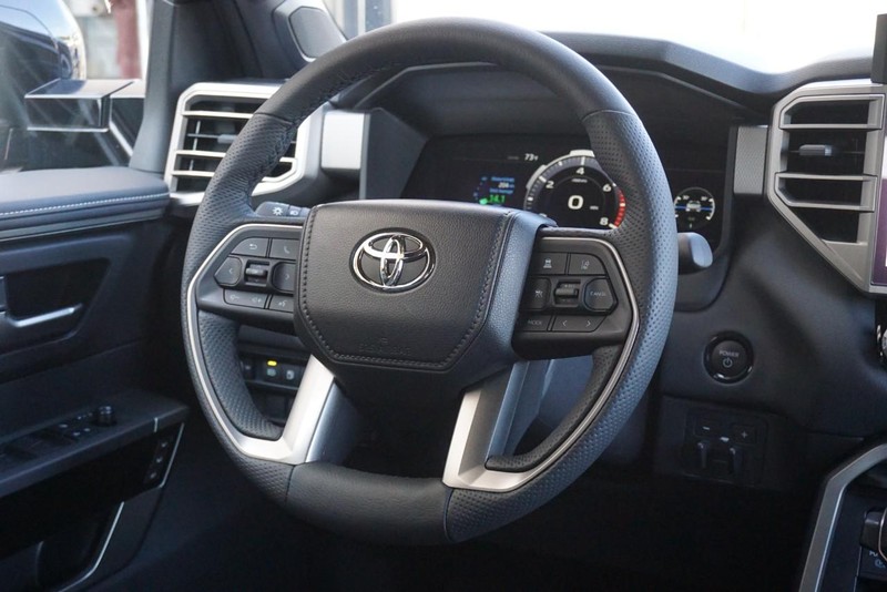 Toyota Tundra 4WD Vehicle Full-screen Gallery Image 40