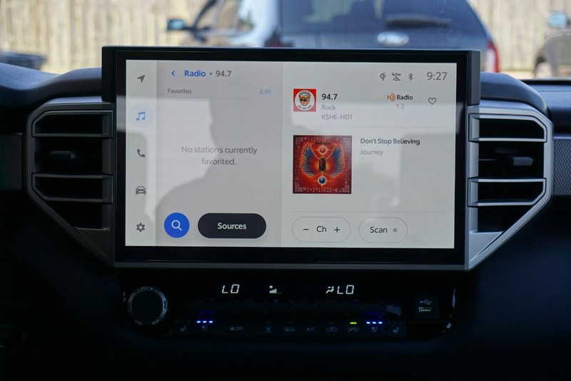 Toyota Tundra 4WD Vehicle Full-screen Gallery Image 41