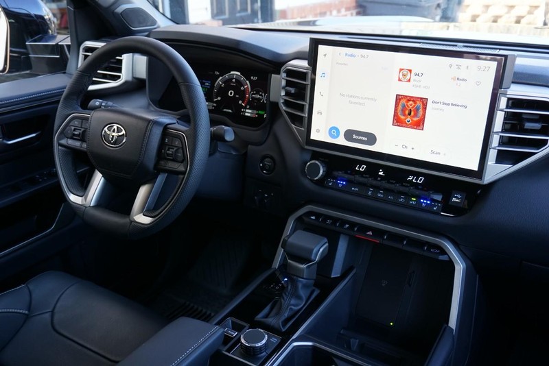 Toyota Tundra 4WD Vehicle Full-screen Gallery Image 42