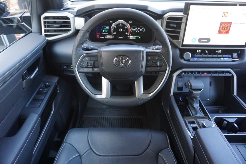 Toyota Tundra 4WD Vehicle Full-screen Gallery Image 43