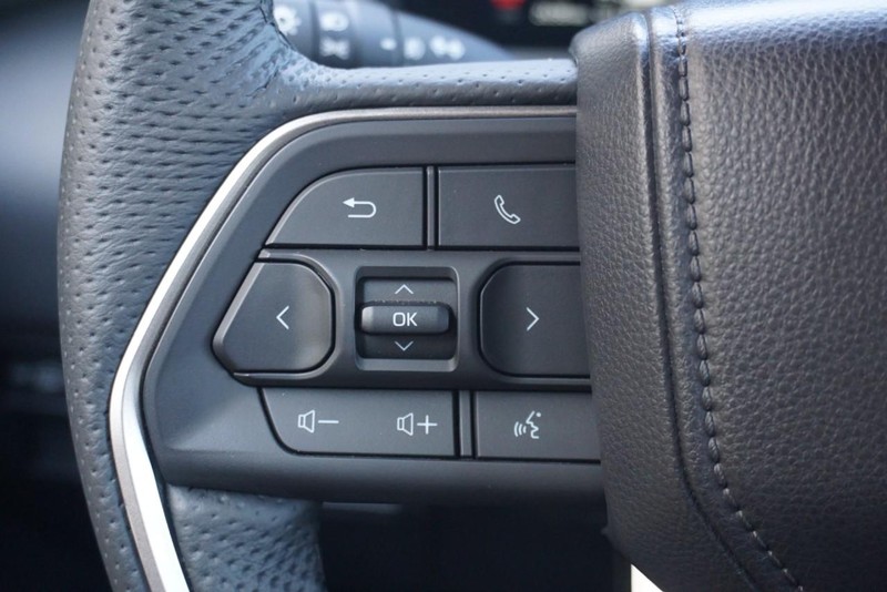 Toyota Tundra 4WD Vehicle Full-screen Gallery Image 45