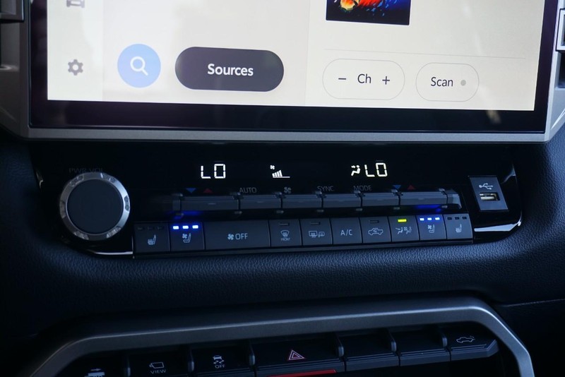 Toyota Tundra 4WD Vehicle Full-screen Gallery Image 50