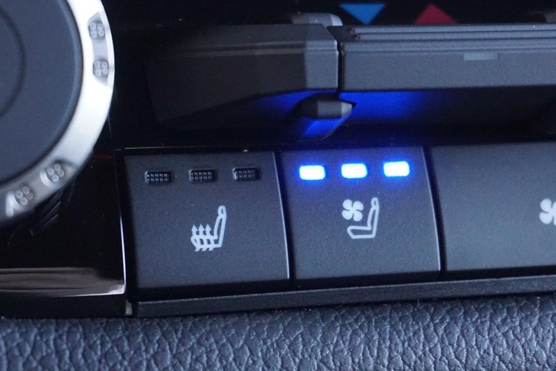 Toyota Tundra 4WD Vehicle Full-screen Gallery Image 51