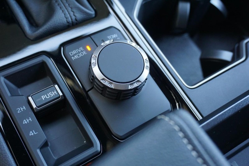 Toyota Tundra 4WD Vehicle Full-screen Gallery Image 57