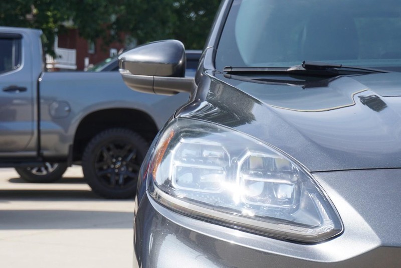 Ford Escape Vehicle Full-screen Gallery Image 09