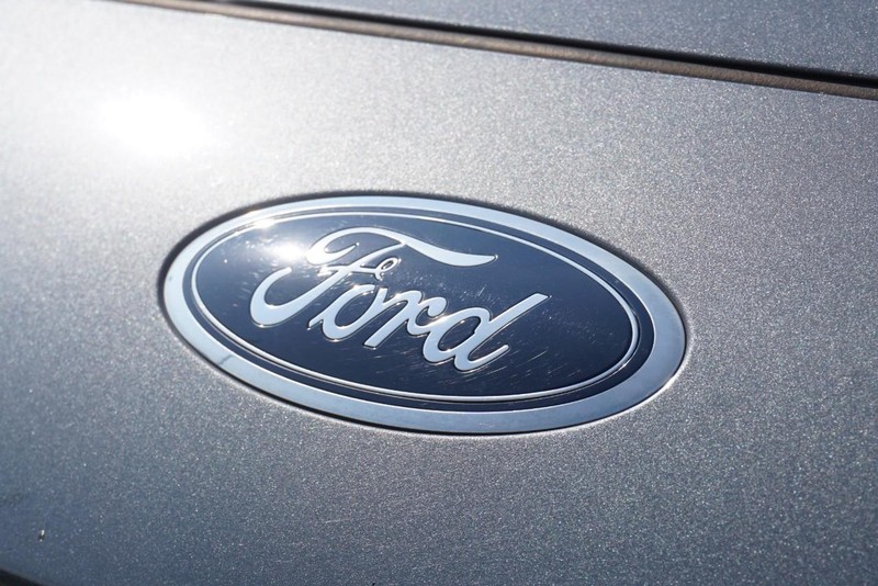 Ford Escape Vehicle Full-screen Gallery Image 11