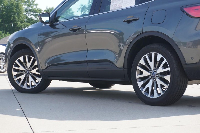 Ford Escape Vehicle Full-screen Gallery Image 13