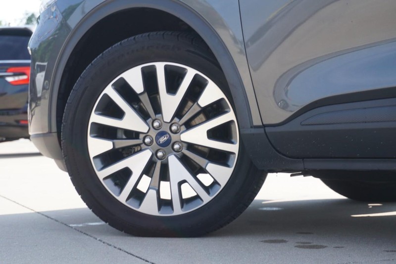 Ford Escape Vehicle Full-screen Gallery Image 14