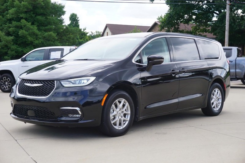 Chrysler Pacifica Vehicle Full-screen Gallery Image 07
