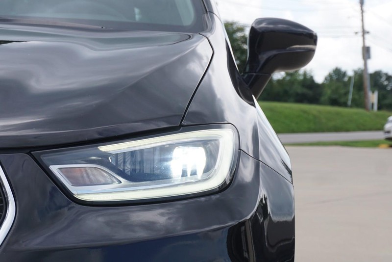 Chrysler Pacifica Vehicle Full-screen Gallery Image 10