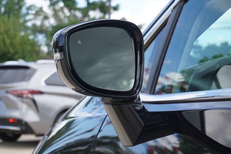 Chrysler Pacifica Vehicle Full-screen Gallery Image 15