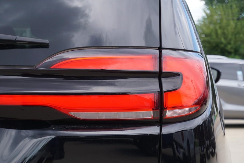 Chrysler Pacifica Vehicle Full-screen Gallery Image 17