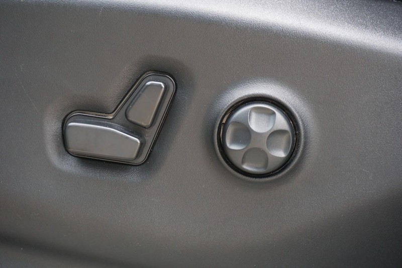 Chrysler Pacifica Vehicle Full-screen Gallery Image 22