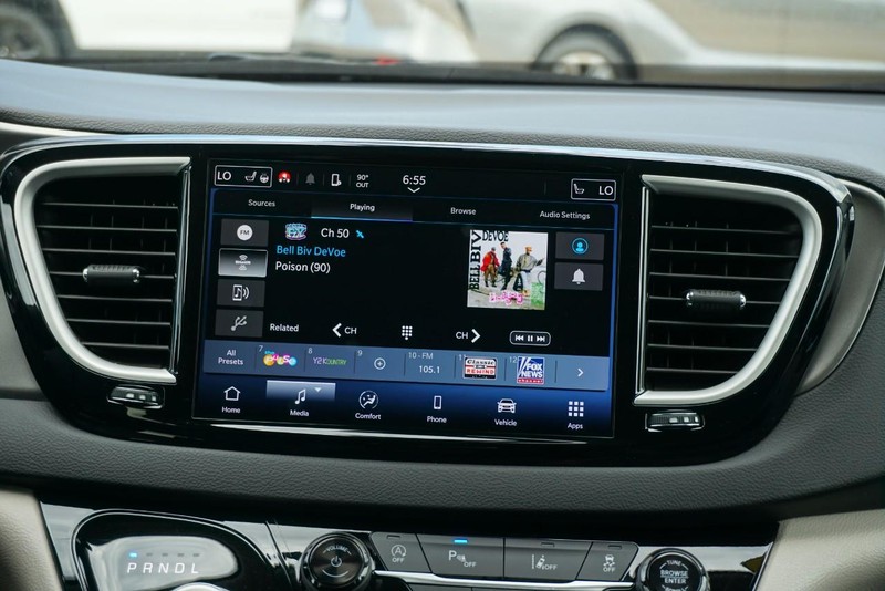 Chrysler Pacifica Vehicle Full-screen Gallery Image 34