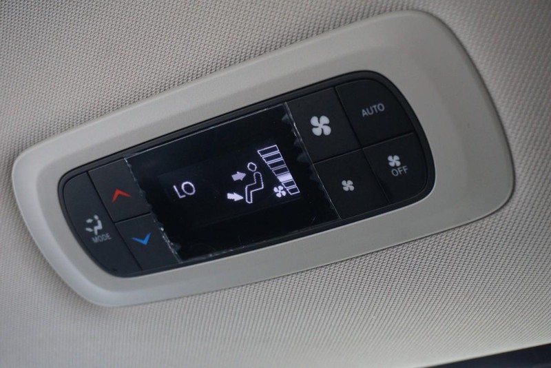 Chrysler Pacifica Vehicle Full-screen Gallery Image 37