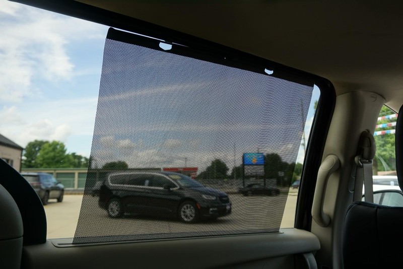 Chrysler Pacifica Vehicle Full-screen Gallery Image 38