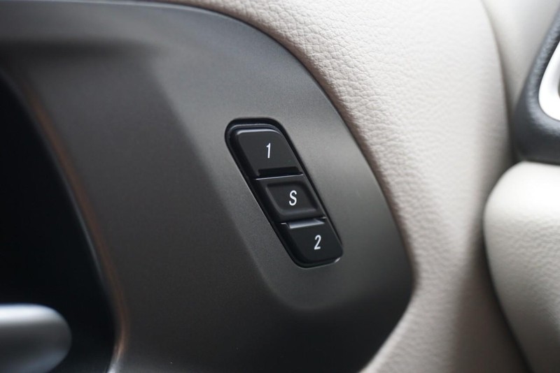 Chrysler Pacifica Vehicle Full-screen Gallery Image 41
