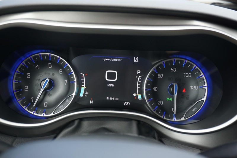 Chrysler Pacifica Vehicle Full-screen Gallery Image 42