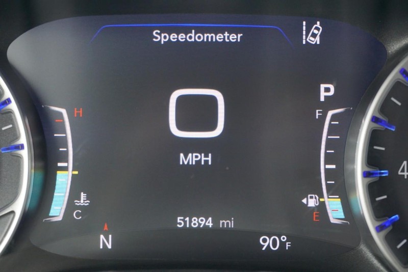 Chrysler Pacifica Vehicle Full-screen Gallery Image 43