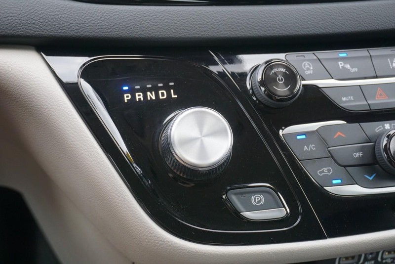 Chrysler Pacifica Vehicle Full-screen Gallery Image 46