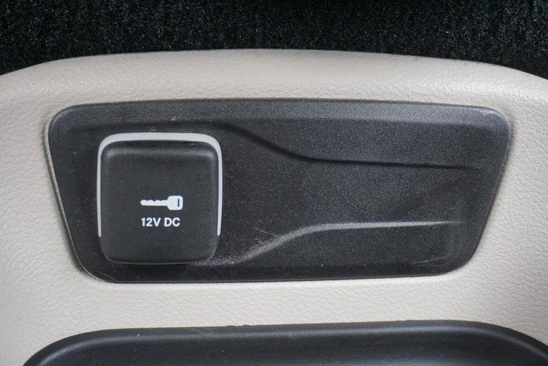 Chrysler Pacifica Vehicle Full-screen Gallery Image 48