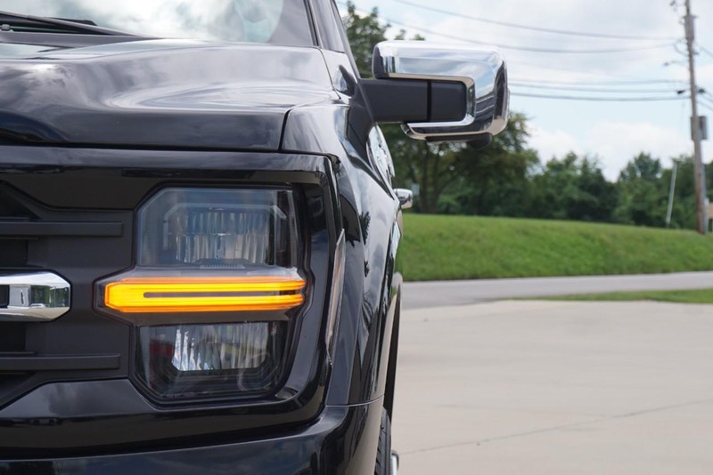 Ford F-150 Vehicle Full-screen Gallery Image 10
