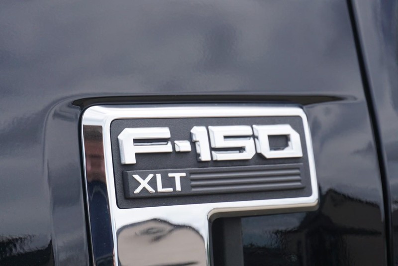 Ford F-150 Vehicle Full-screen Gallery Image 12