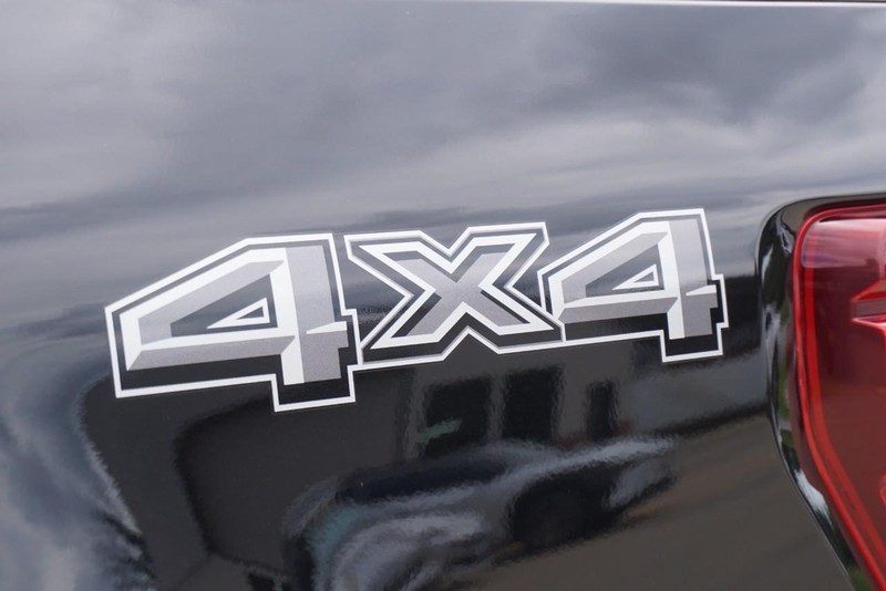 Ford F-150 Vehicle Full-screen Gallery Image 19