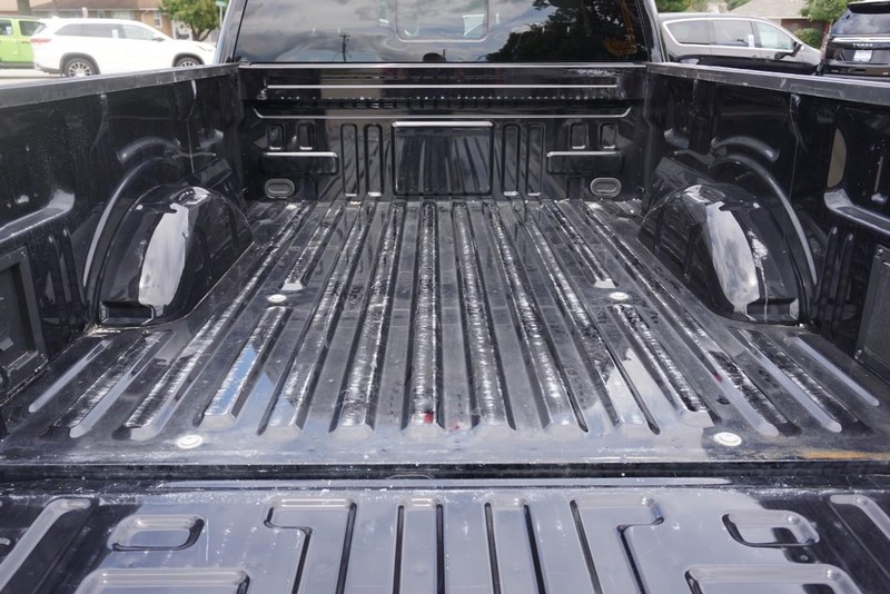 Ford F-150 Vehicle Full-screen Gallery Image 23