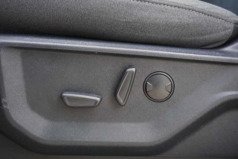 Ford F-150 Vehicle Full-screen Gallery Image 25