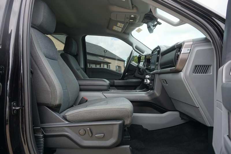 Ford F-150 Vehicle Full-screen Gallery Image 31