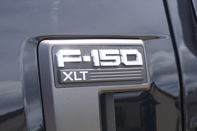 Ford F-150 Vehicle Full-screen Gallery Image 12