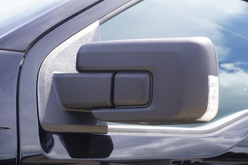 Ford F-150 Vehicle Full-screen Gallery Image 13
