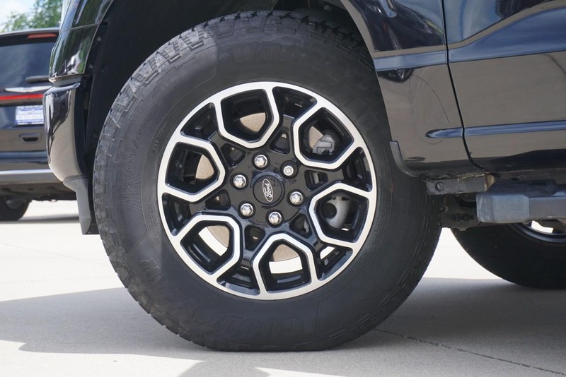 Ford F-150 Vehicle Full-screen Gallery Image 16