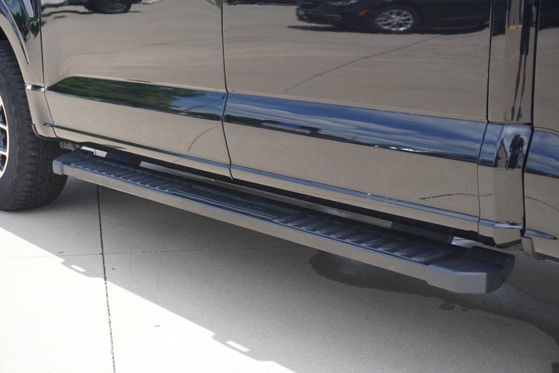 Ford F-150 Vehicle Full-screen Gallery Image 17