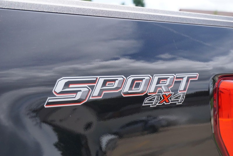 Ford F-150 Vehicle Full-screen Gallery Image 19