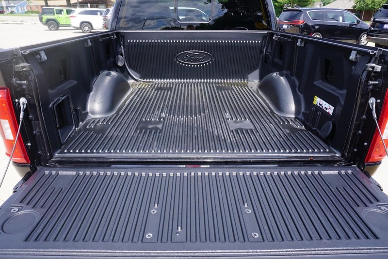 Ford F-150 Vehicle Full-screen Gallery Image 24