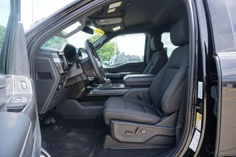 Ford F-150 Vehicle Full-screen Gallery Image 25