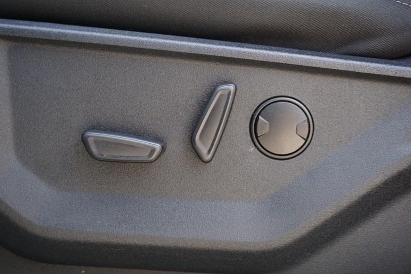 Ford F-150 Vehicle Full-screen Gallery Image 26