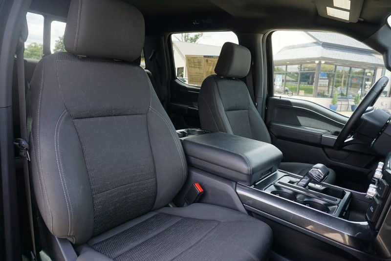 Ford F-150 Vehicle Full-screen Gallery Image 34
