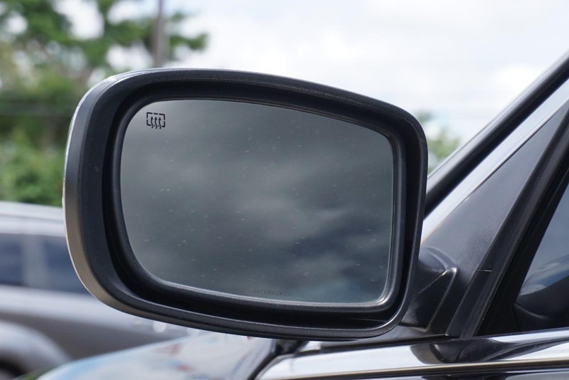 Chrysler 300 Vehicle Full-screen Gallery Image 14