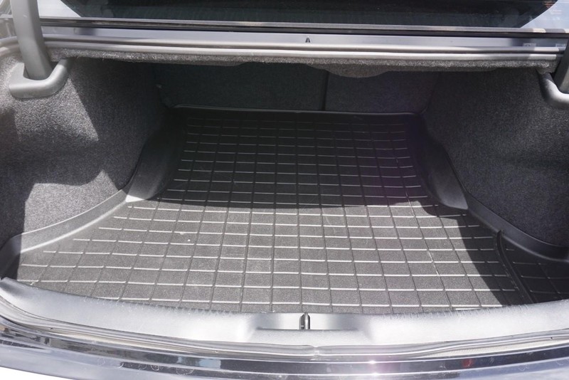Chrysler 300 Vehicle Full-screen Gallery Image 19