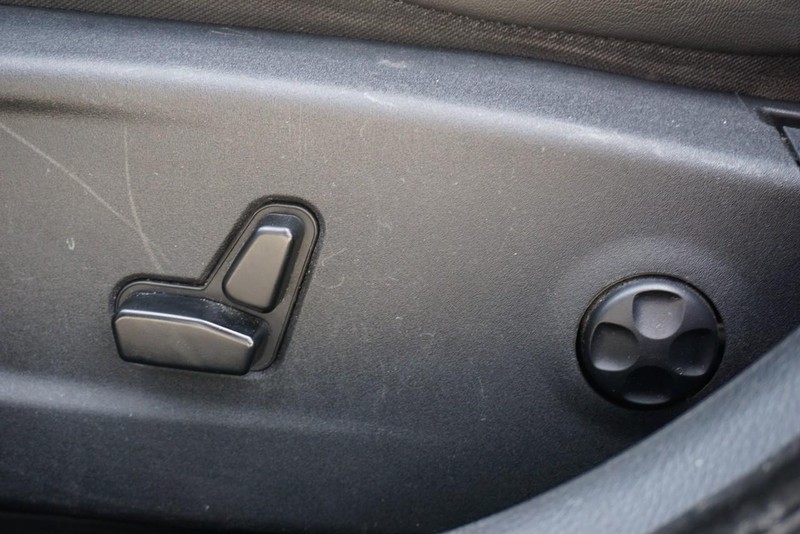 Chrysler 300 Vehicle Full-screen Gallery Image 21