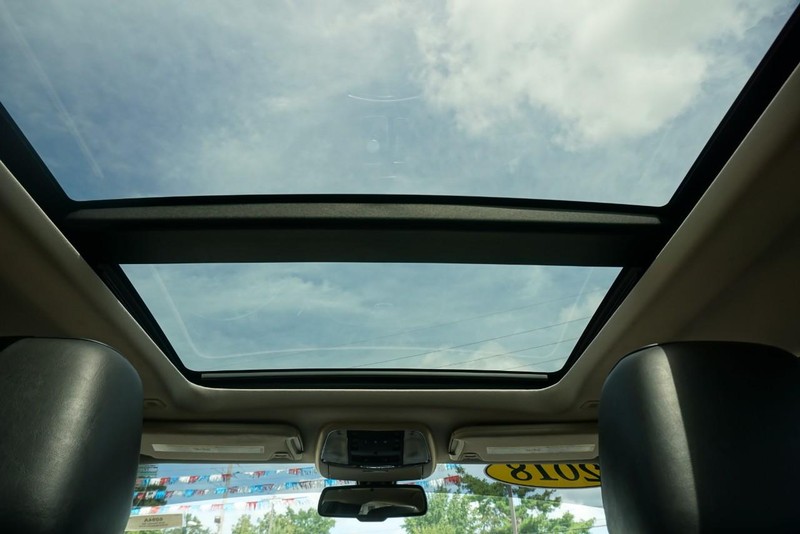 Chrysler 300 Vehicle Full-screen Gallery Image 34