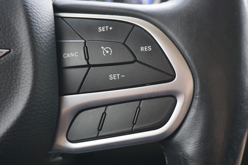 Chrysler 300 Vehicle Full-screen Gallery Image 37
