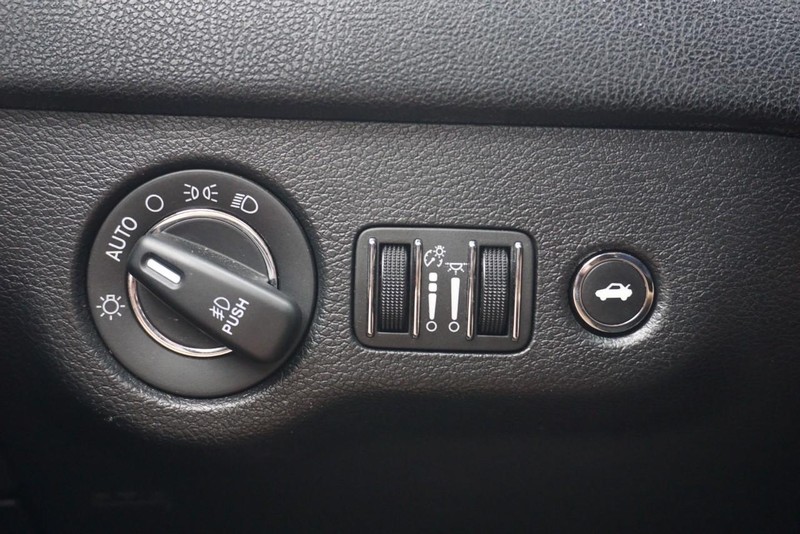 Chrysler 300 Vehicle Full-screen Gallery Image 41